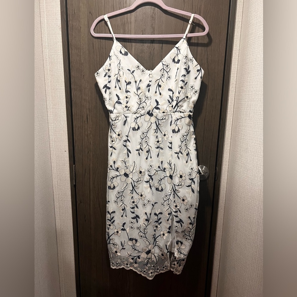 Lulus White & Navy Floral Embroidered Midi Dress | Size L